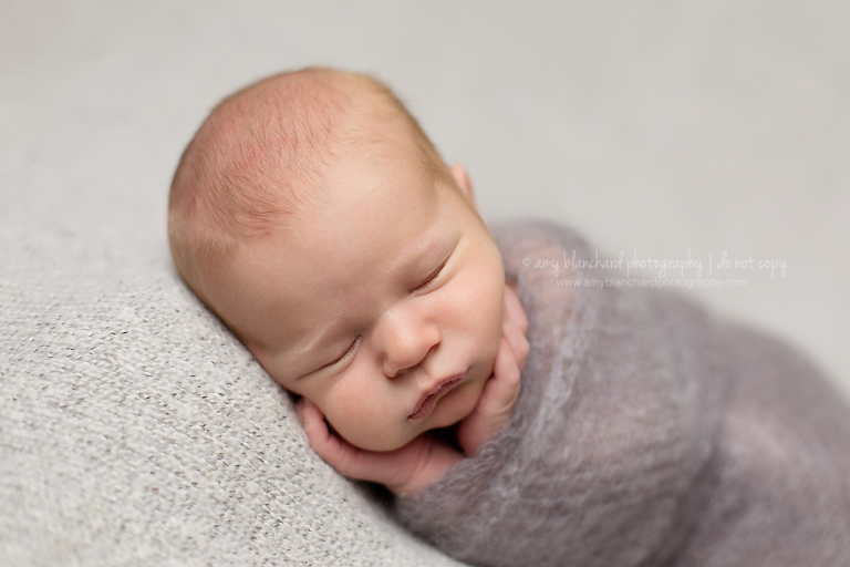 grey-wrap-omaha-newborn