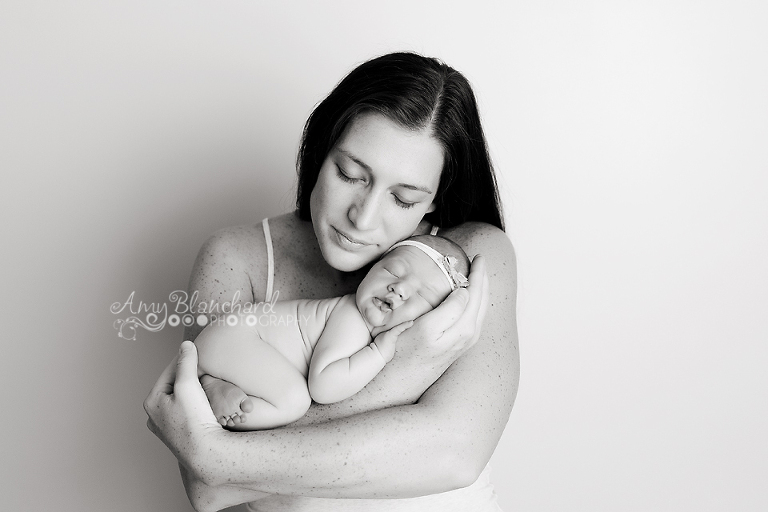 omaha-newborn-photography-mom-baby